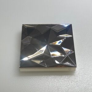 Cle de Peau Beaute Luminizing Face Enhancer in color 13 10g